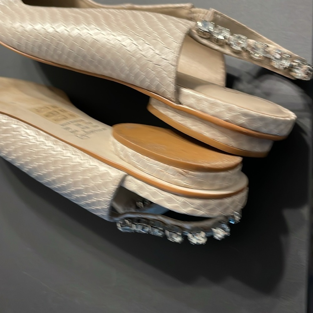 Guilhermina Embossed Leather Flats Size7 Cream Bedazzled Elegance Relaxed Luxury